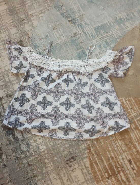 Jolt Tops - Jolt Cold Shoulder crochet top